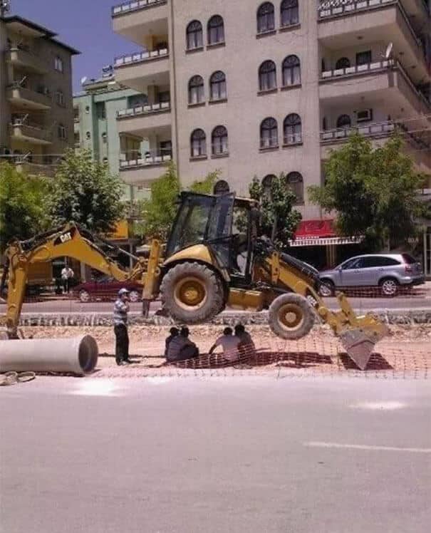 De l'ombre sous le tracteur