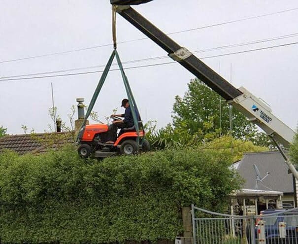 Tondre ses arbres avec une tondeuse suspendue