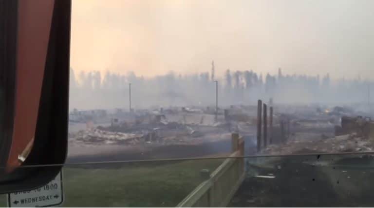 Vidéo: un aperçu des dégâts à Fort McMurray après l’incendie ravageur Dégats du feu de Fort McMurray