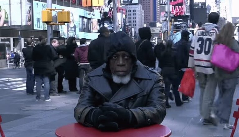Vidéo: un homme découvre le monde moderne après 44 ans en prison Otis Johnson, 44 ans passés en prison