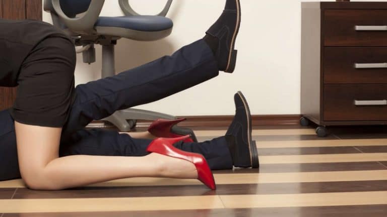 10 métiers où les gens sont les plus susceptibles de tromper leur partenaire Métiers infidélité