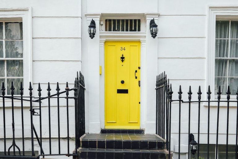 Une simple astuce avec votre porte d’entrée pour ajouter de la valeur à votre maison