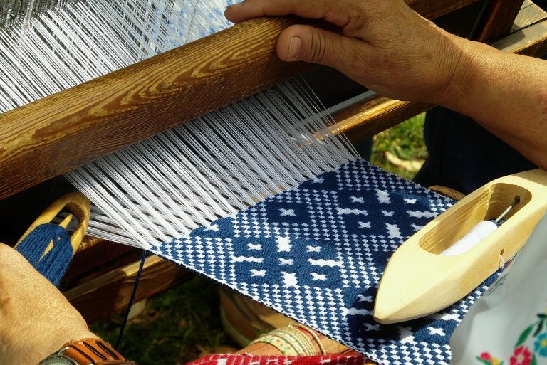 Fabriquer les tapis est un art des temps modernes