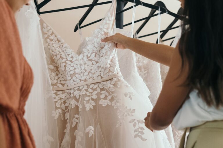 Essayage de robe de mariée à Lyon : comment bien s&rsquo;y préparer